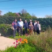 16 04 dans le jardin au soleil