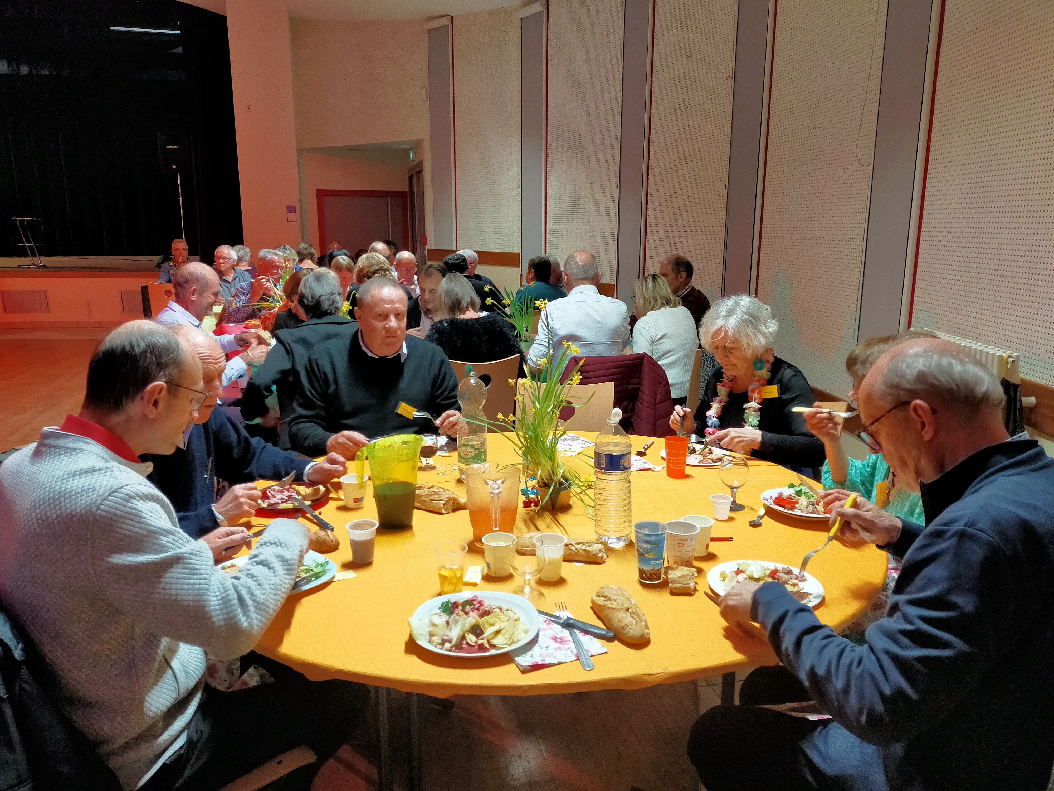 23 03 24 repas au cours soiree dansante