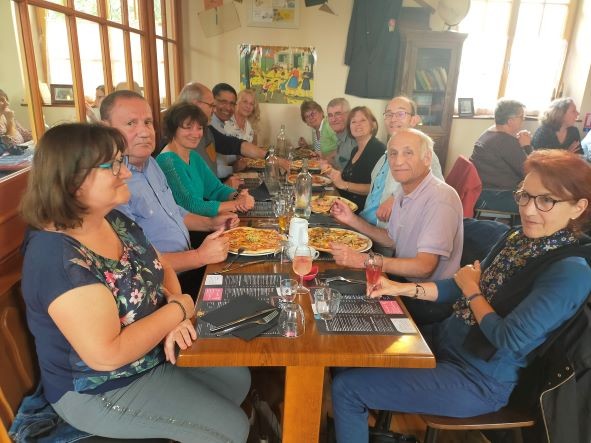 Autour de la table au restaurant