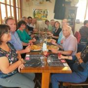 Autour de la table au restaurant