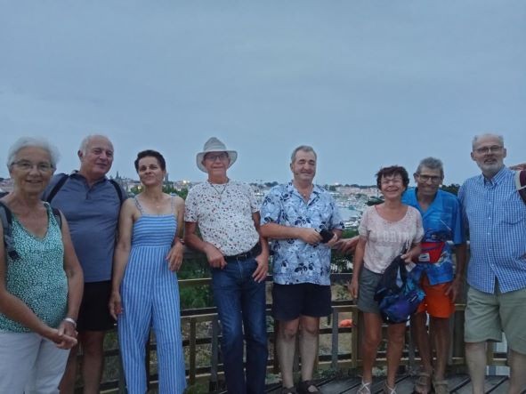 Le groupe en haut d un joli point de vue