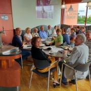 Reunion de programme autour d un cafe